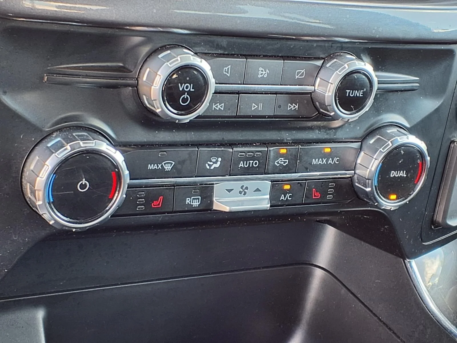 Used 2023 Avalanche Ford XLT image 5