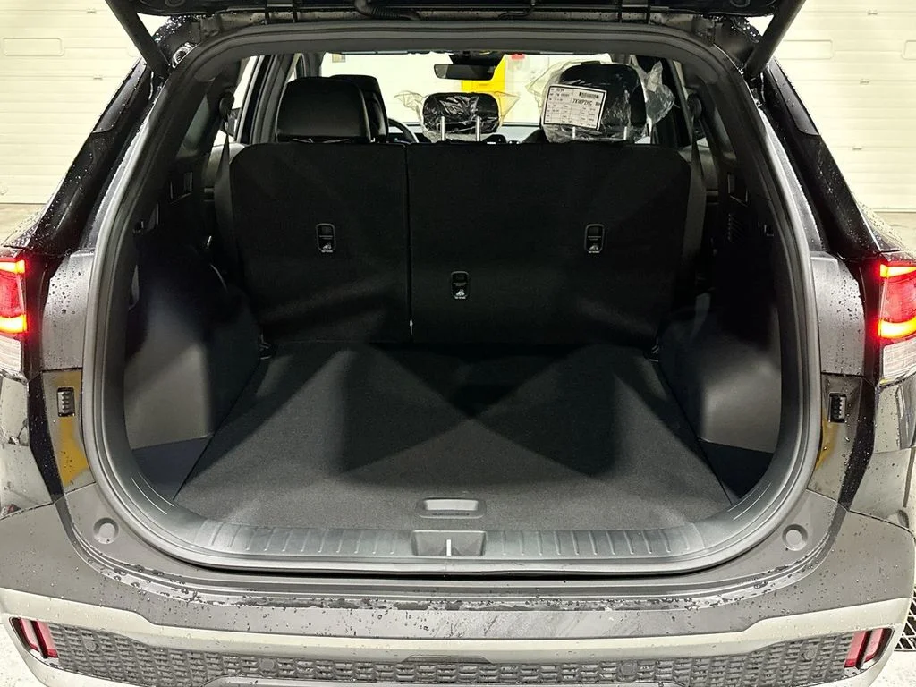 Used 2023 Black Kia X-Line image 51