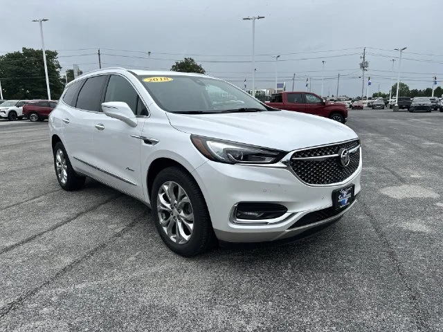Used 2018 White Buick Avenir image 11