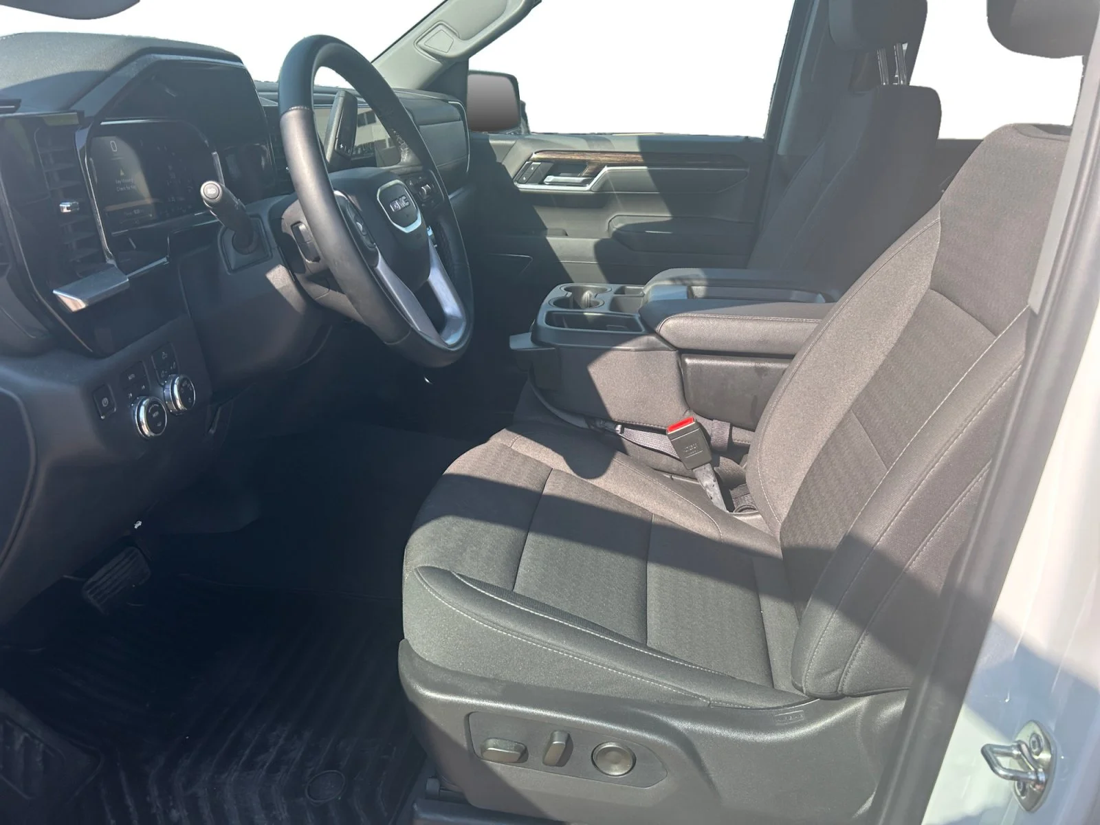 Used 2026 White GMC SLE Crew 5.3L Remote Start Heated Steering Wheel image 14