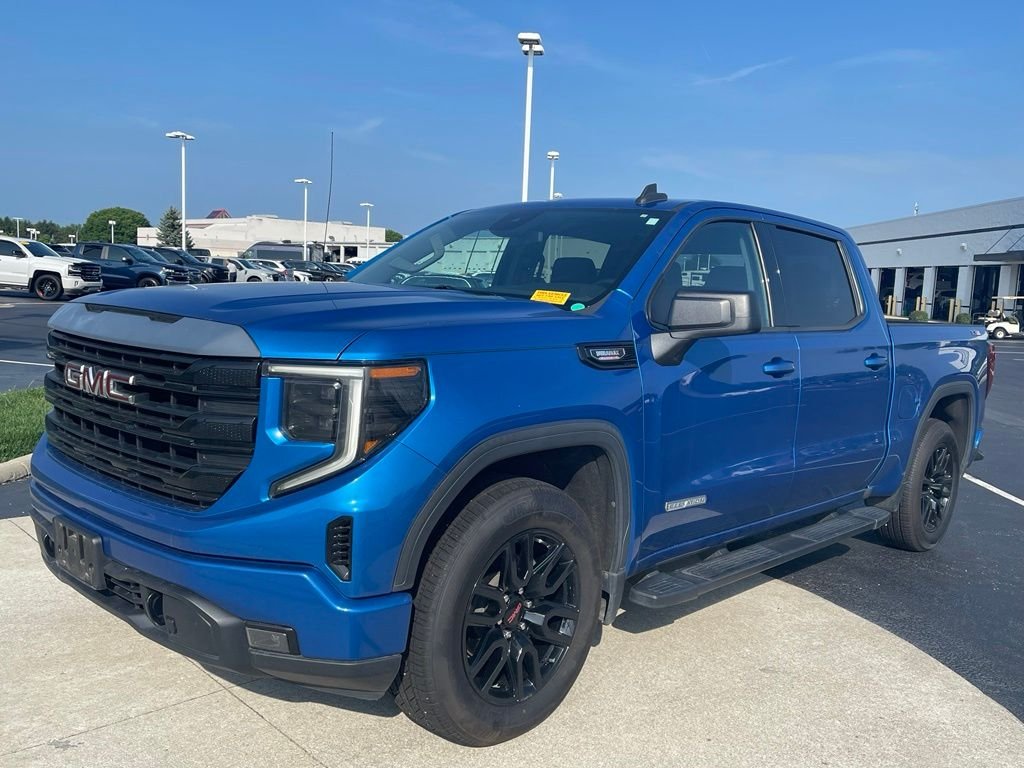 Used 2022 Dynamic Blue Metallic GMC Elevation image 3