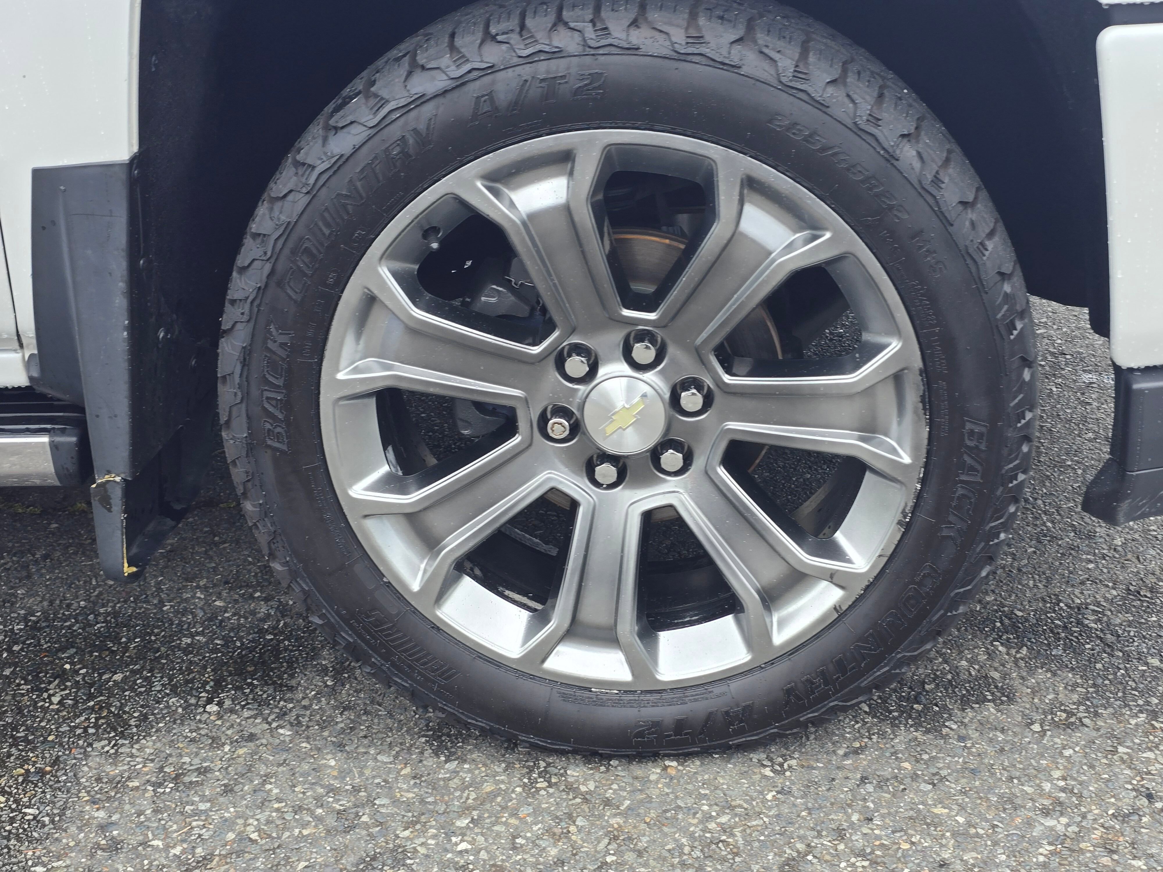 Used 2018 IRIDESCENT PEARL TRICOAT Chevrolet High Country image 9