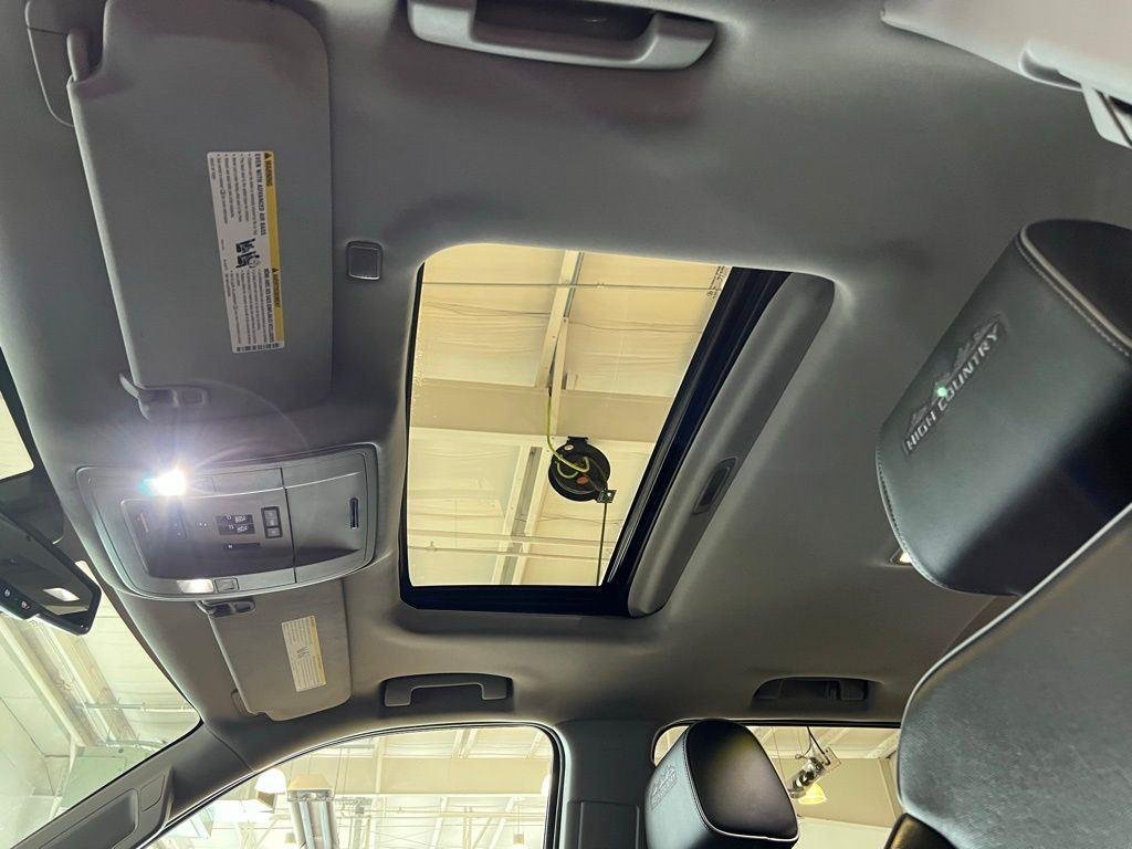 Used 2018 Pearl Chevrolet High Country image 20