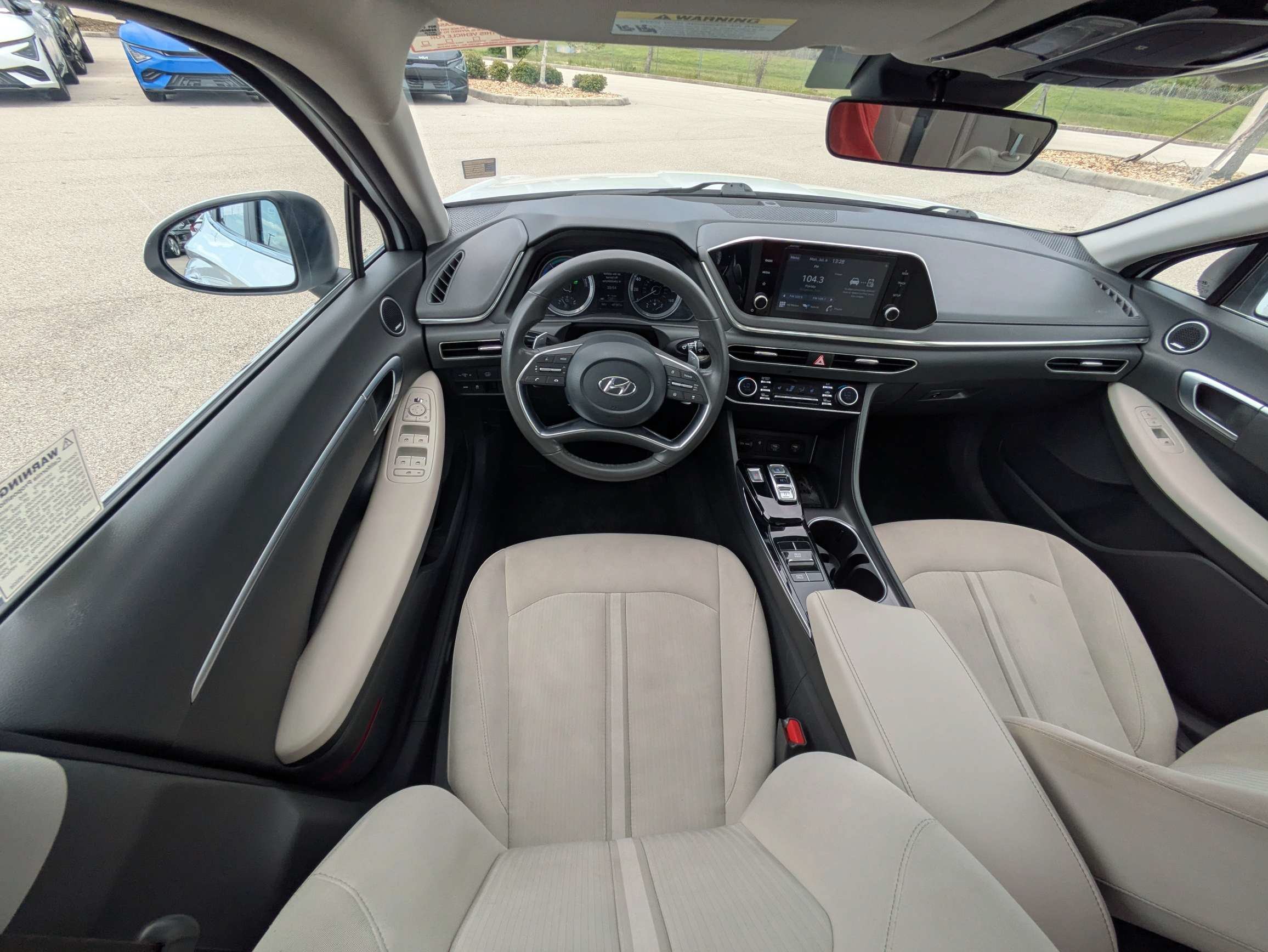 Used 2021 Hyper White Hyundai SEL image 16