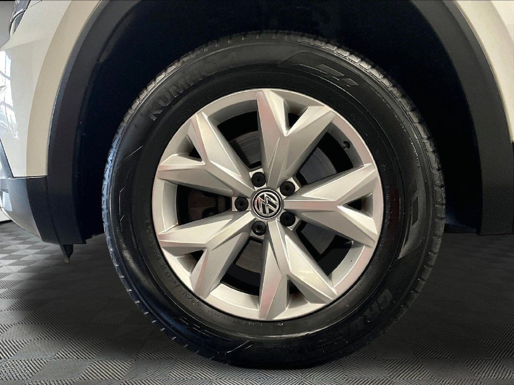 Used 2019 White Volkswagen 3.6L V6 SE image 7