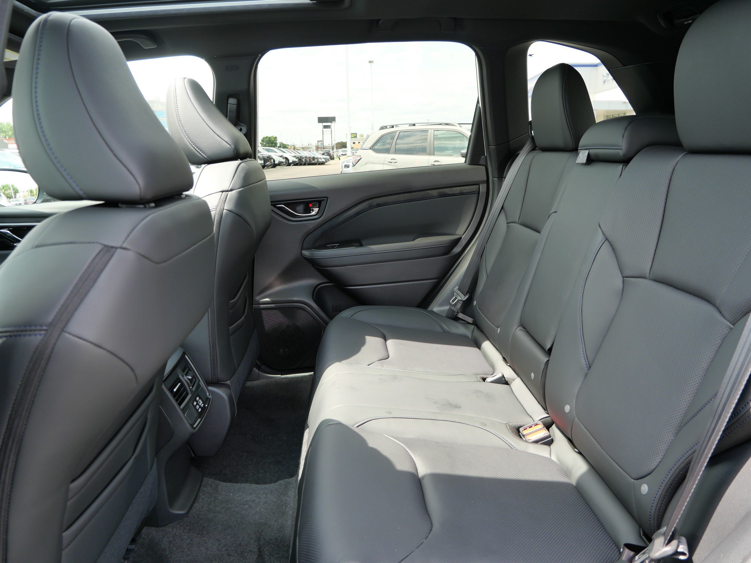 New 2026 CRYSTAL WHITE PEARL Subaru Limited image 6