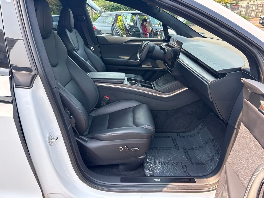 Used 2022 White Tesla Base image 23
