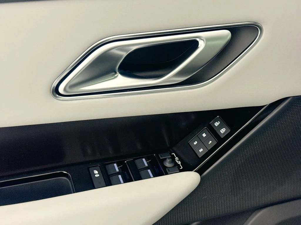 New 2026 Fuji White Land Rover Belgravia Edition image 17
