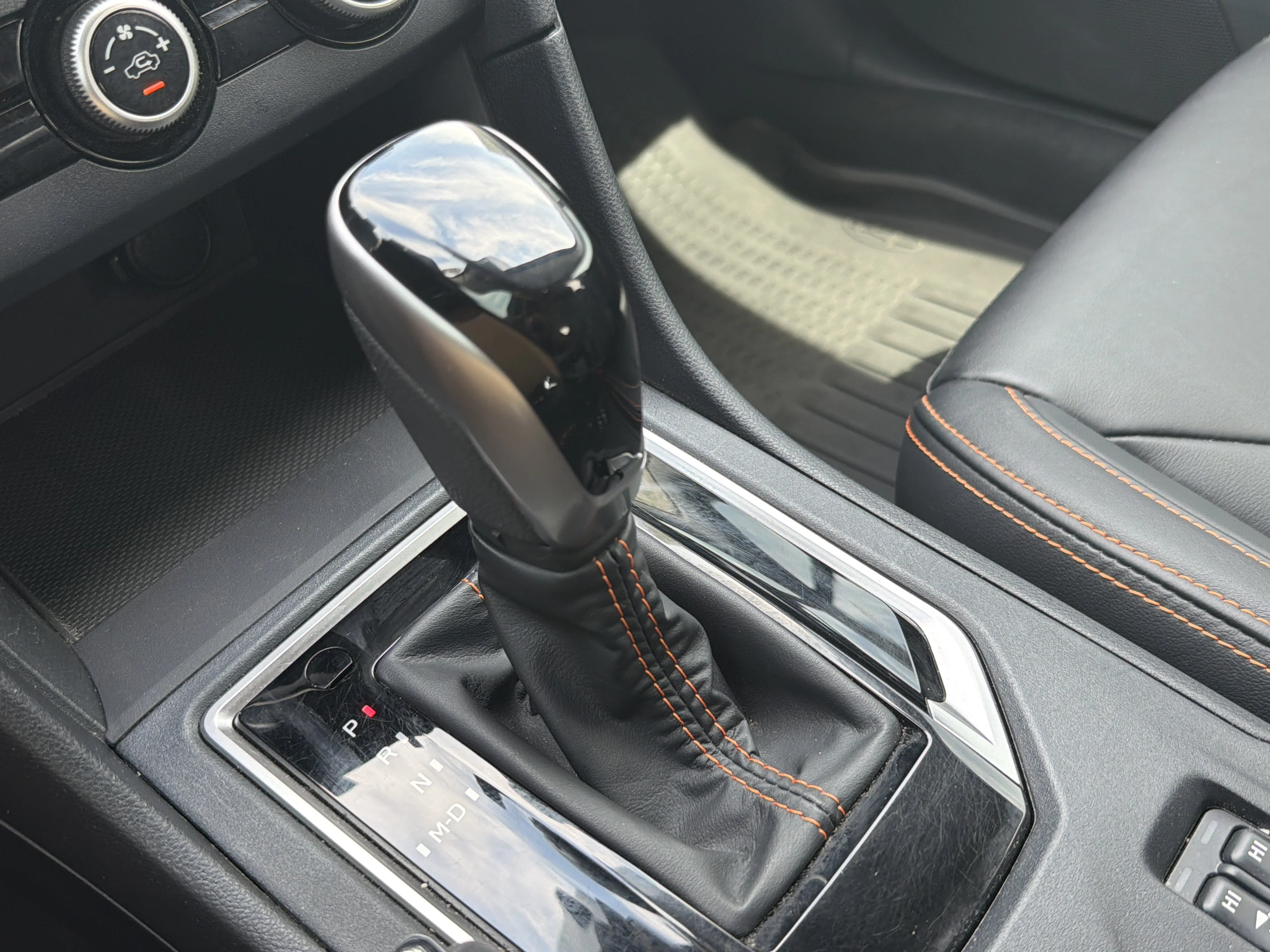 Used 2019 Ice Silver Metallic Subaru Limited image 24
