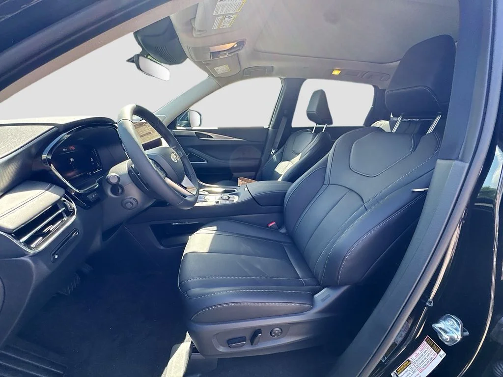 Used 2027 Black INFINITI LUXE image 23