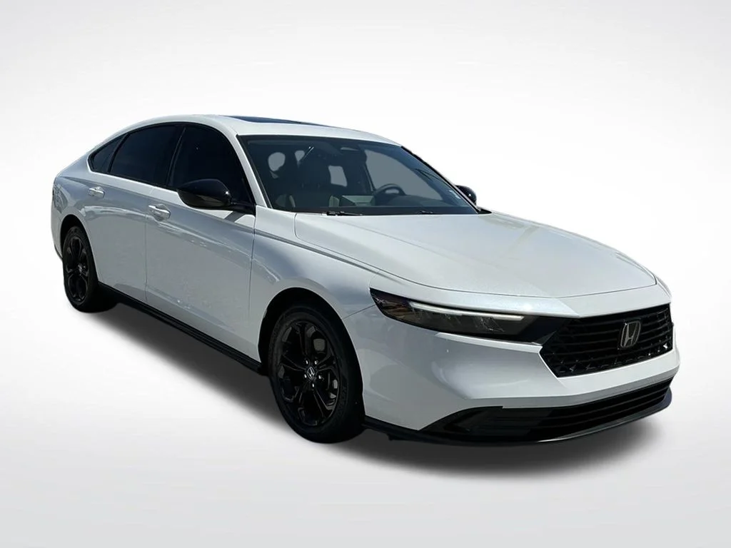 Used 2025 White Honda SE image 10