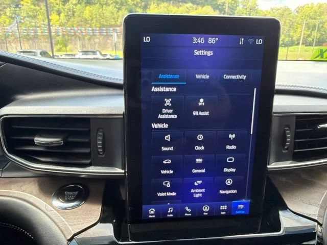 Used 2022 Silver Ford Platinum image 46