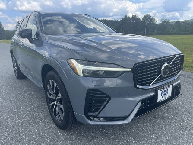 Used 2024 Gray Volvo Core Dark Theme image 6