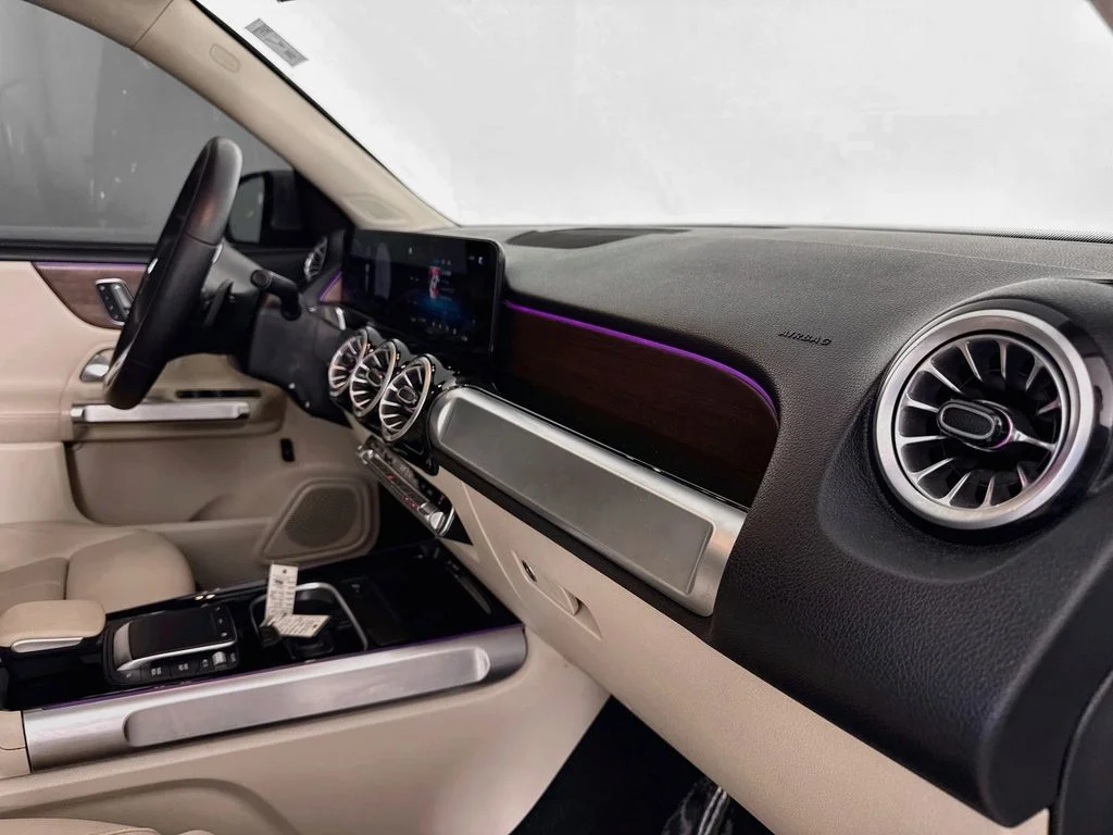 Used 2022 White Mercedes-Benz GLB 250 image 30