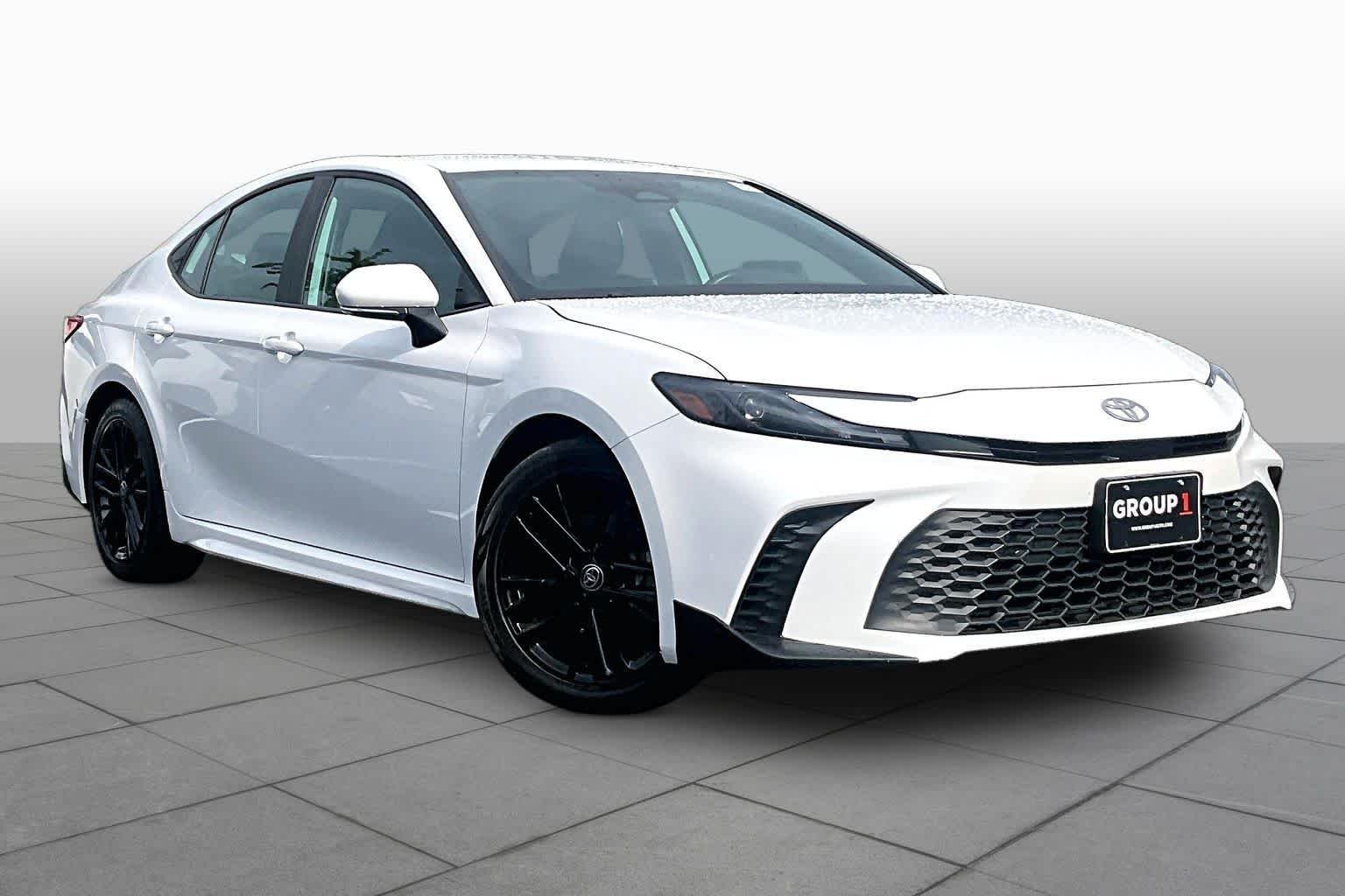 Used 2025 Ice Cap Toyota SE image 3