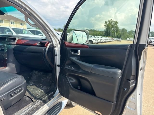 2011 Lexus LX 570 - Photo 22