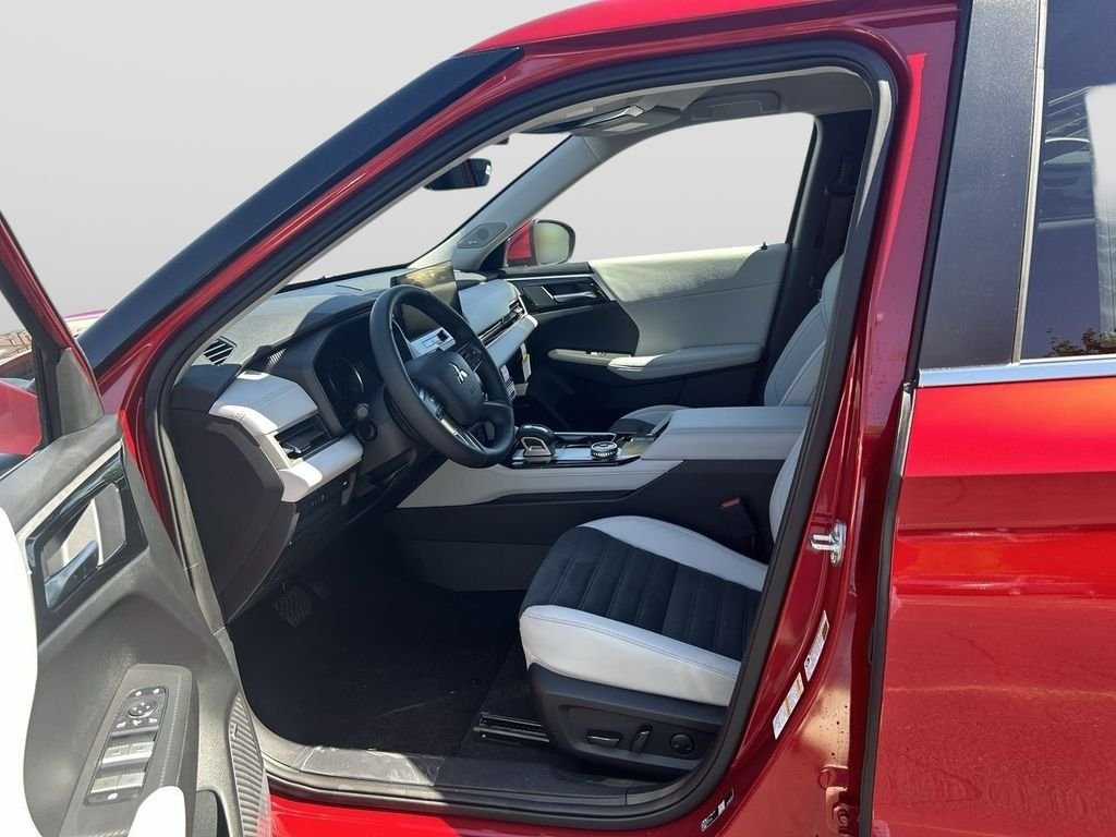 New 2026 RED DIAMOND Mitsubishi SE image 13