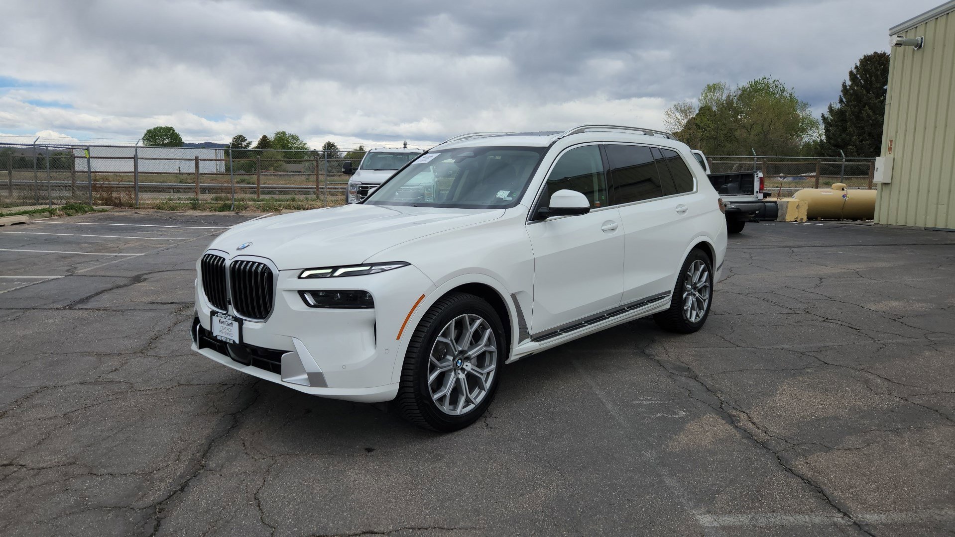 Used 2025 Alpine White BMW xDrive40i image 3