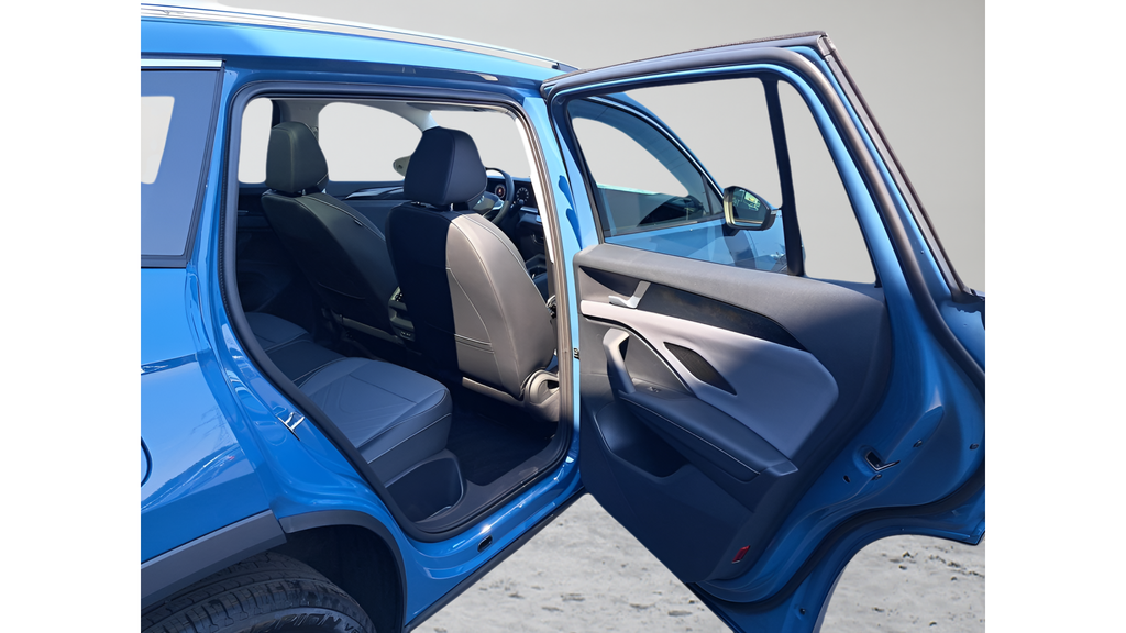 2025 Volkswagen Tiguan SE - Photo 14