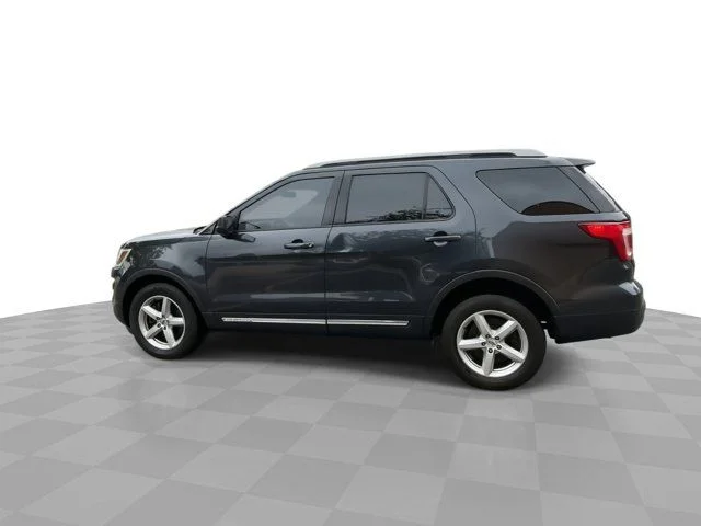 Used 2017  Ford XLT image 7