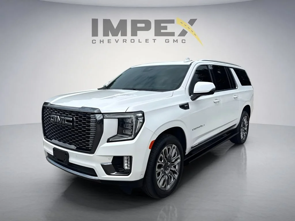 Used 2023 White Frost Tricoat GMC Denali Ultimate image 1