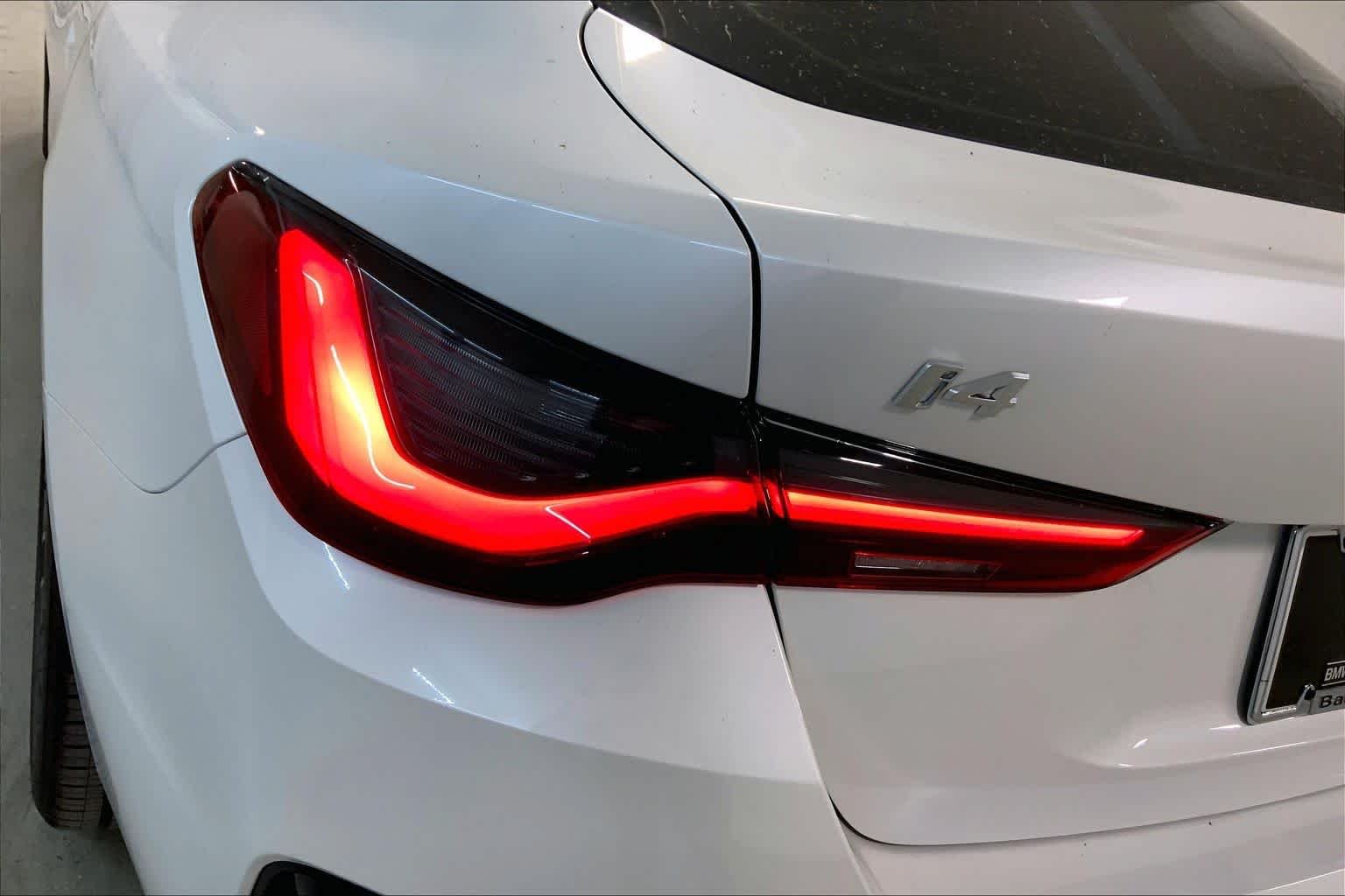 New 2026 Mineral White Metallic BMW xDrive40 image 14
