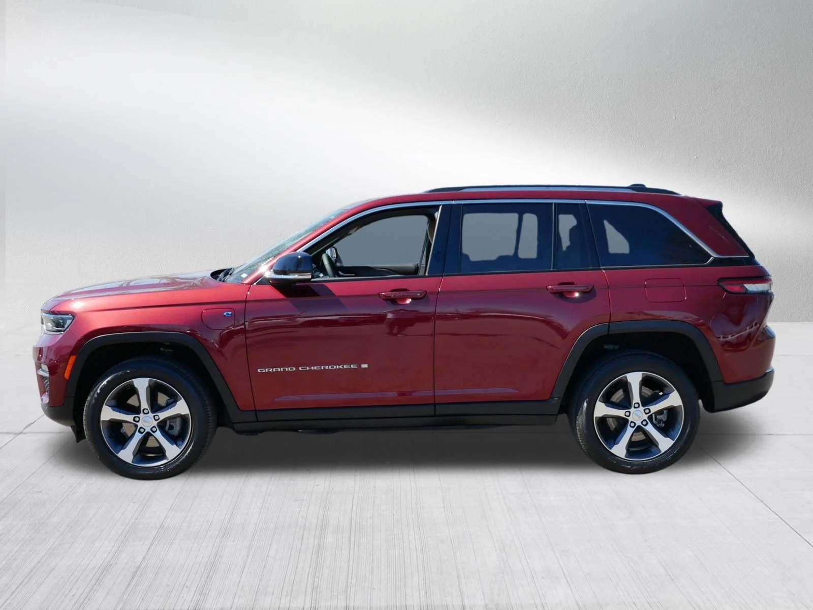 Used 2022 Velvet Red Pearlcoat Jeep  image 4