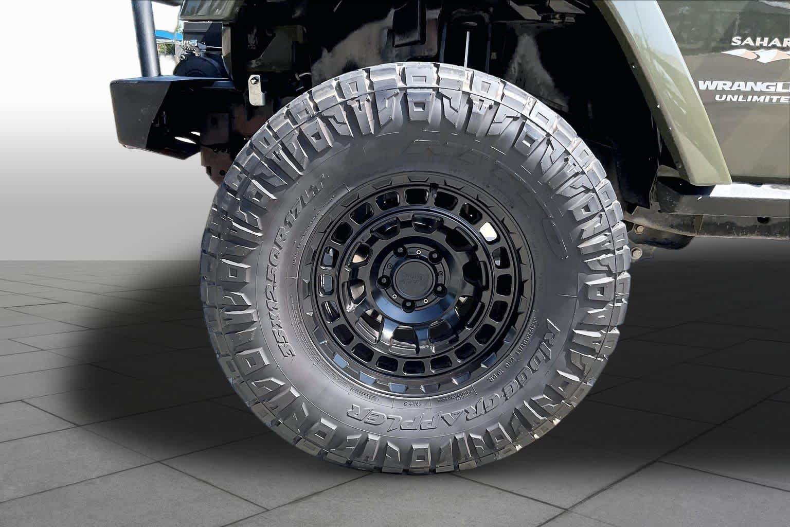 Used 2015 Tank Clearcoat Jeep Sahara image 10