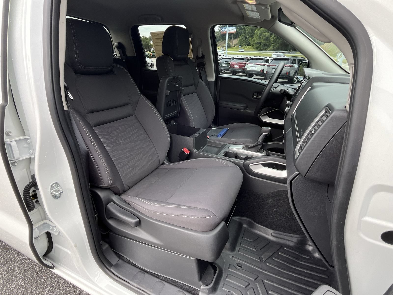 Used 2024 Glacier White Nissan SV image 27