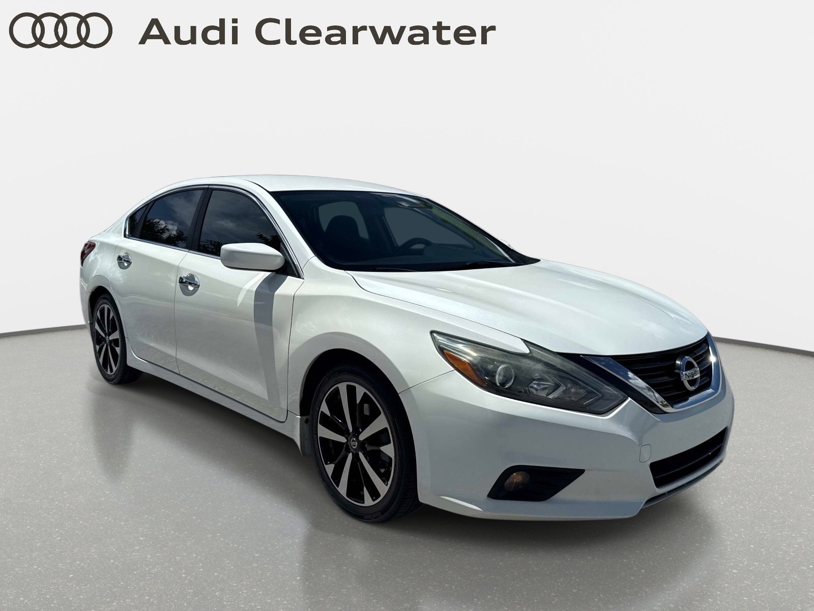 Used 2018 Pearl White Nissan 2.5 SR image 6