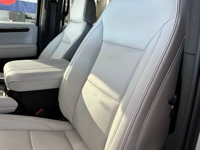 Certified Used 2026 Polar White Tricoat Chevrolet Premier image 9