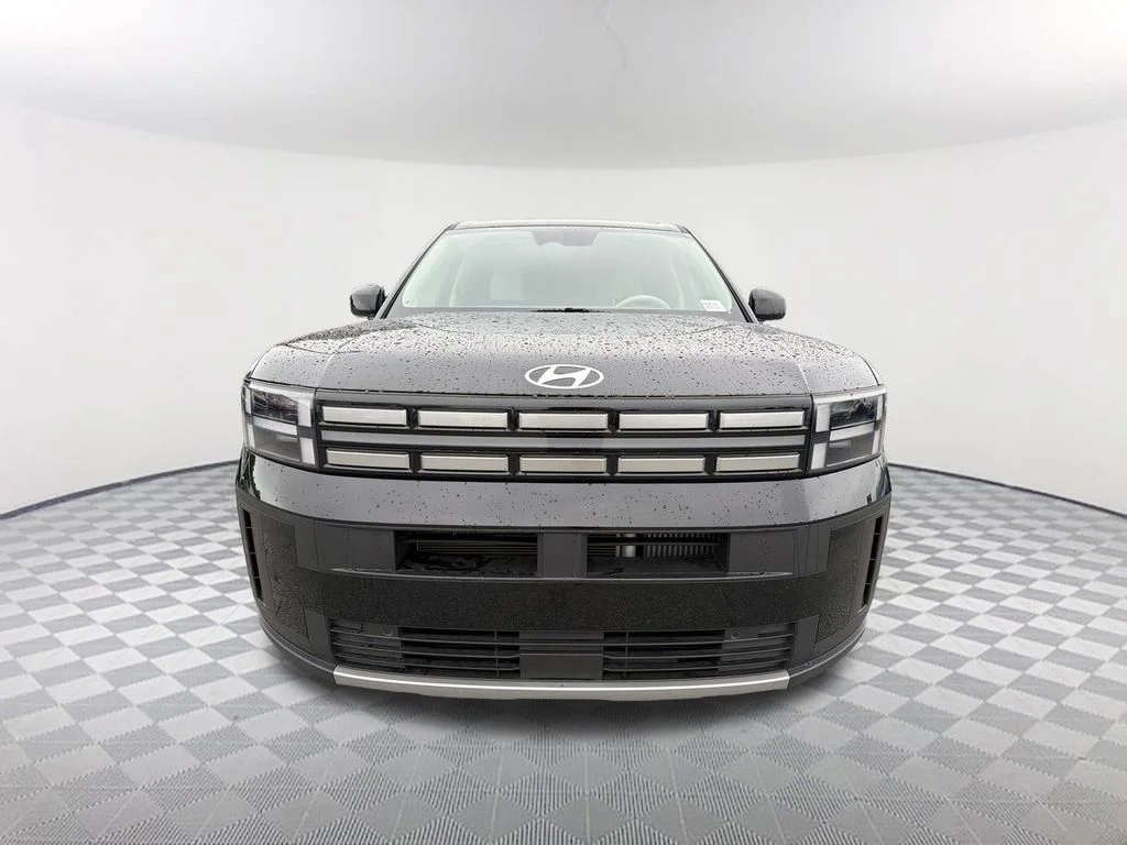 Used 2025 Black Hyundai SE image 2