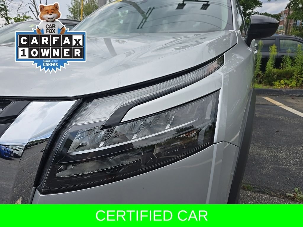 Used 2025 Silver Nissan S image 6