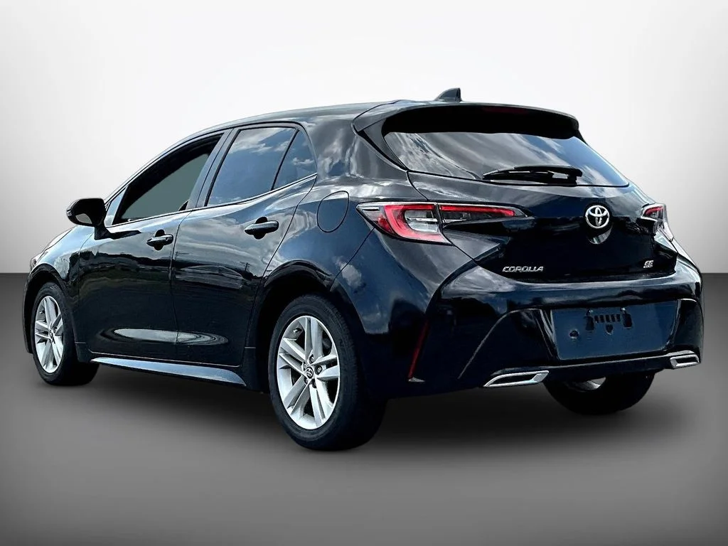 Used 2019 Midnight Black Metallic Toyota SE image 4
