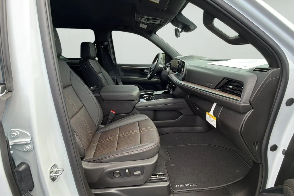 New 2026 Polar White Tricoat Chevrolet High Country image 15