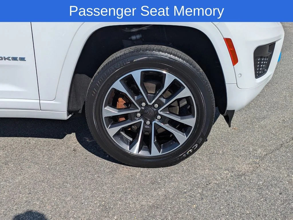 Used 2022 White Jeep Overland 4xe image 11