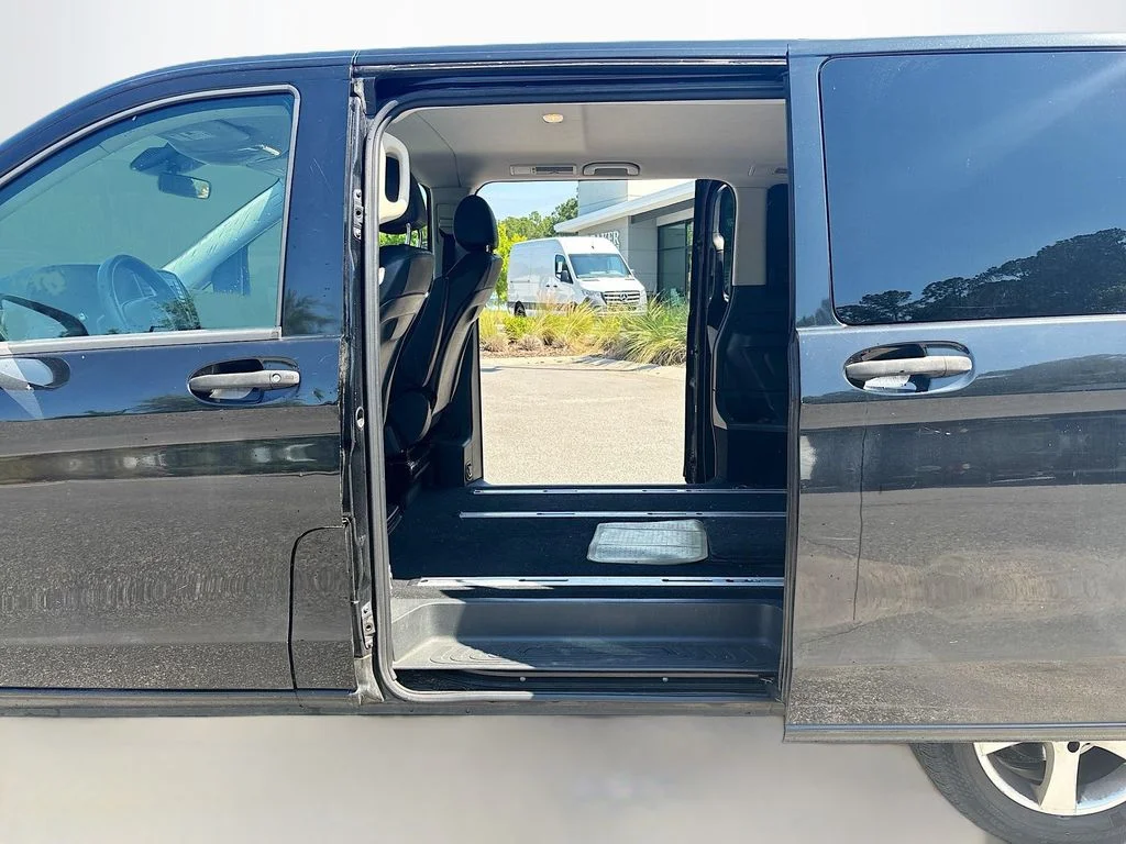 Used 2018  Mercedes-Benz Cargo image 15