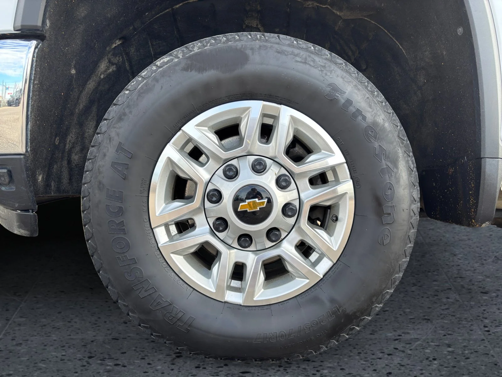 Used 2025 Summit White Chevrolet LT image 9