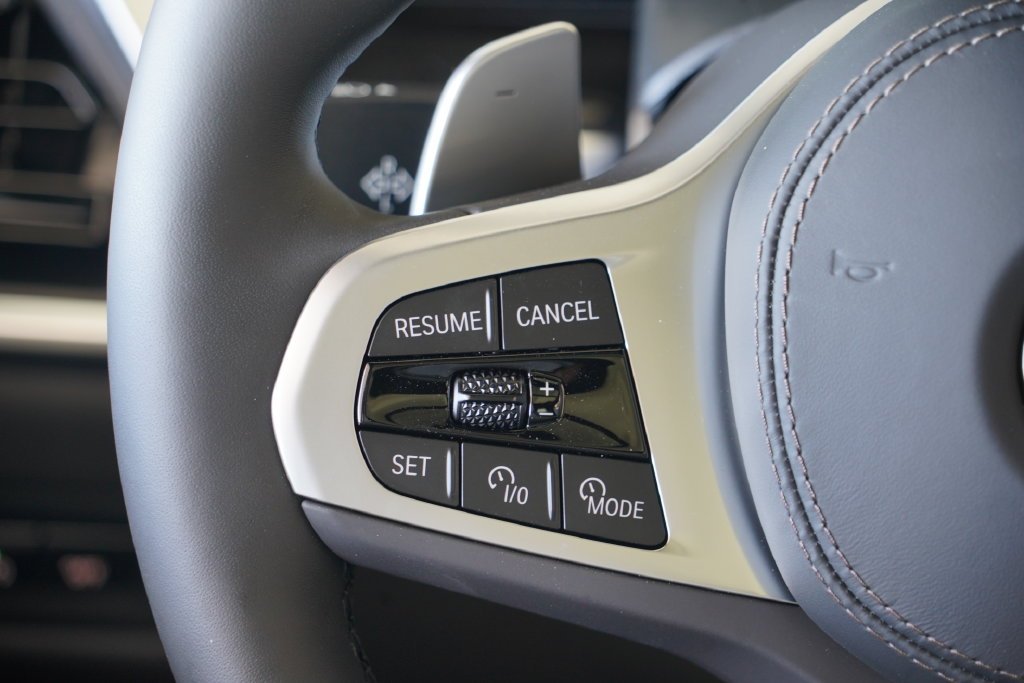 New 2026 Mineral White Metallic BMW xDrive40i image 25