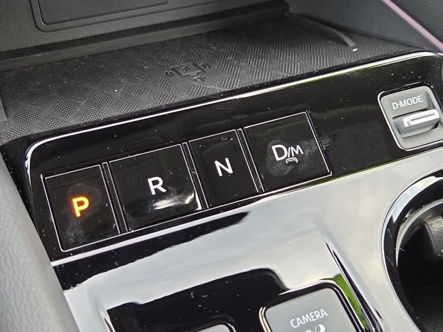 Used 2025 White Pearl Nissan Platinum image 27