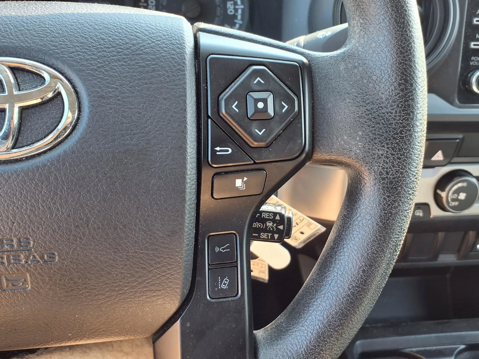 Certified Used 2022 White Toyota SR image 15