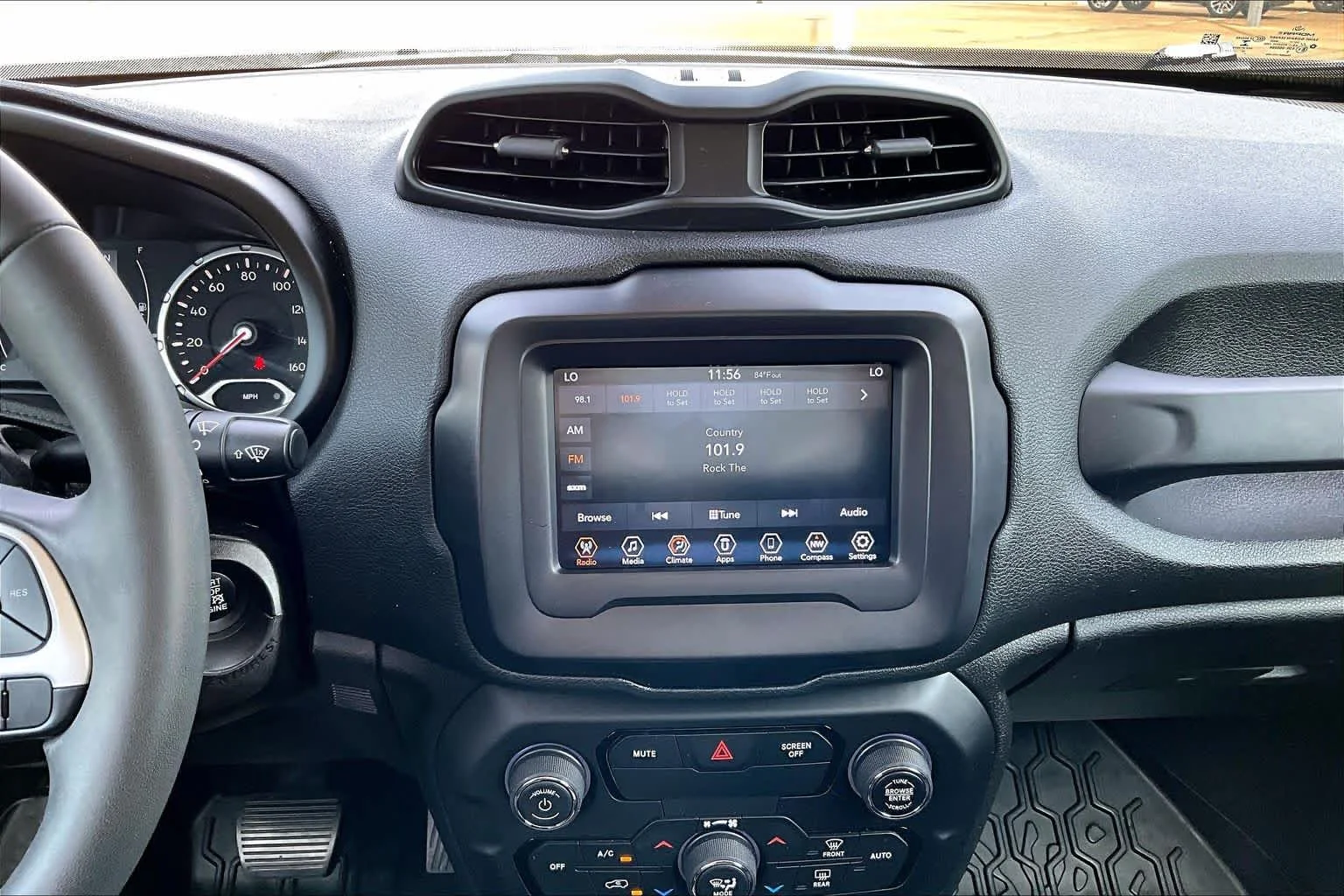 Used 2018 Glacier Metallic Jeep Latitude image 7