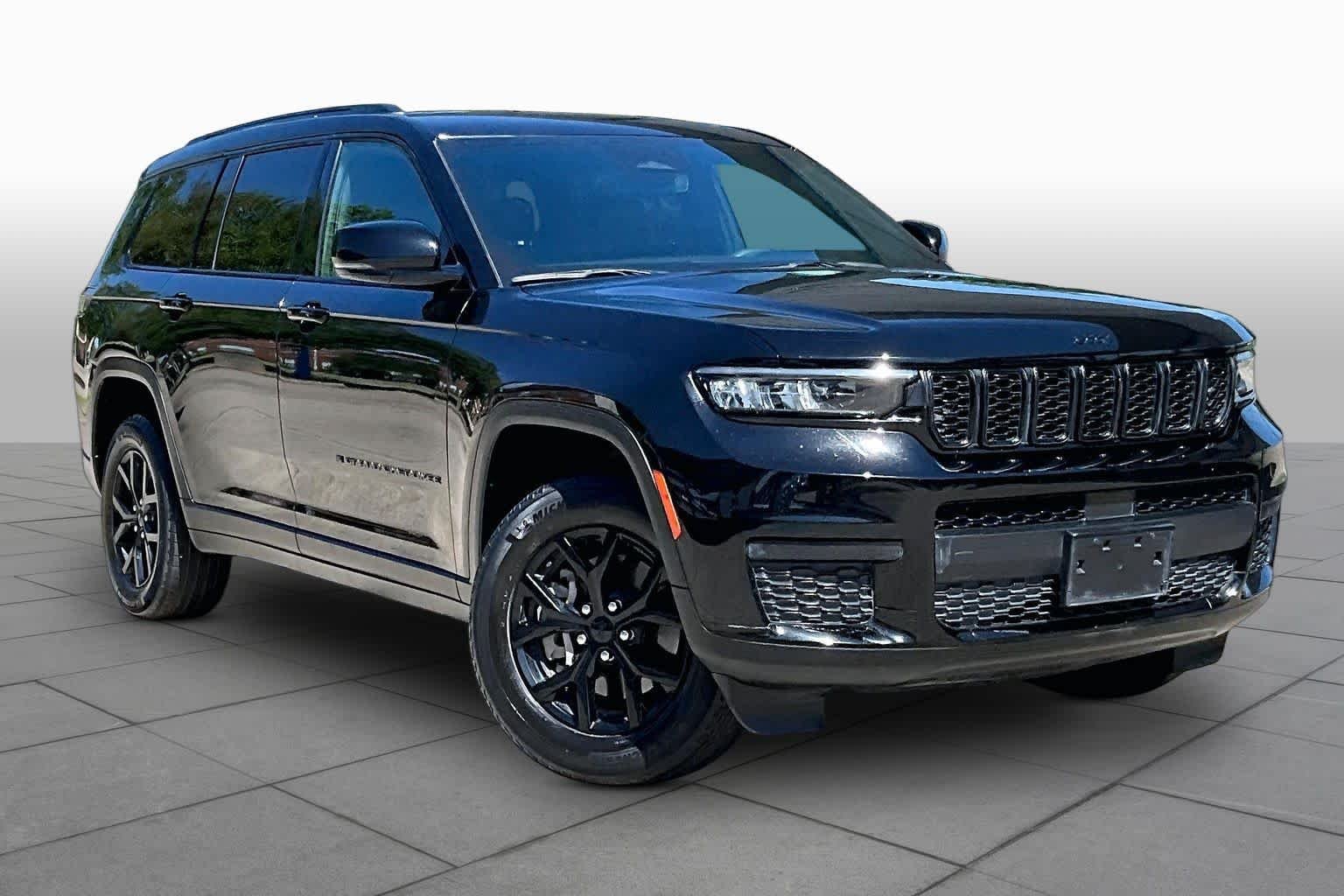 Used 2024 Diamond Black Crystal Pearlcoat Jeep Altitude image 3