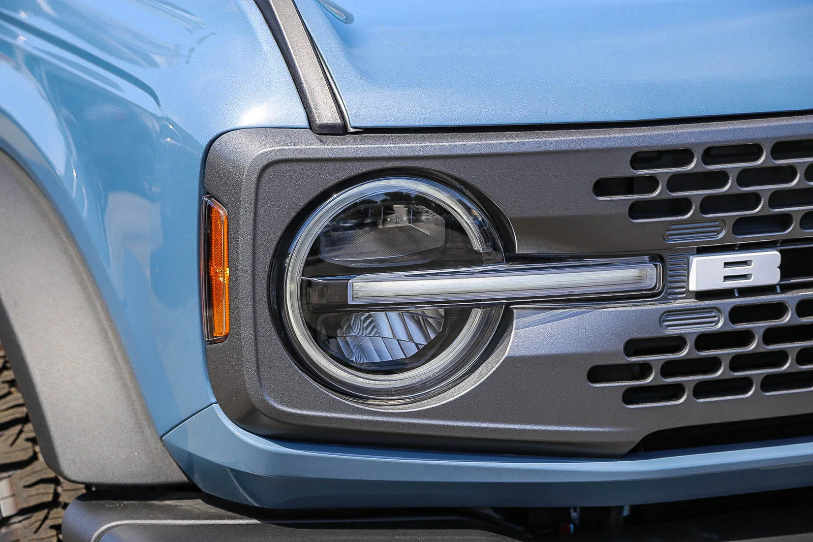 New 2025 Azure Gray Metallic Tri-Coat Ford Badlands® image 4