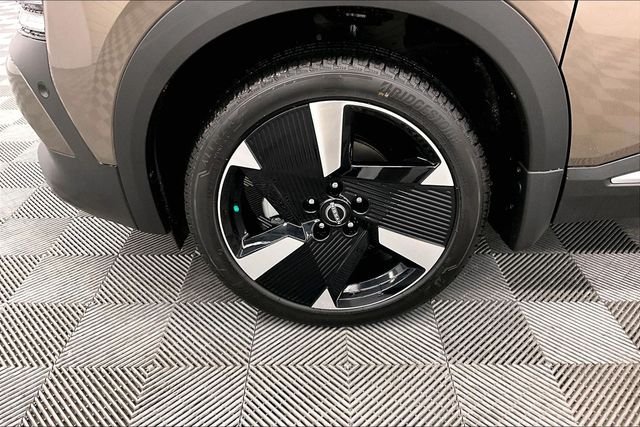 New 2026 Canyon Bronze Nissan SR image 12