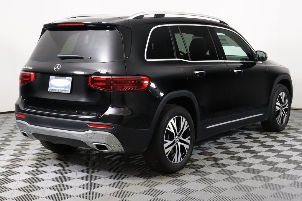 Used 2025 Black Mercedes-Benz GLB 250 image 10