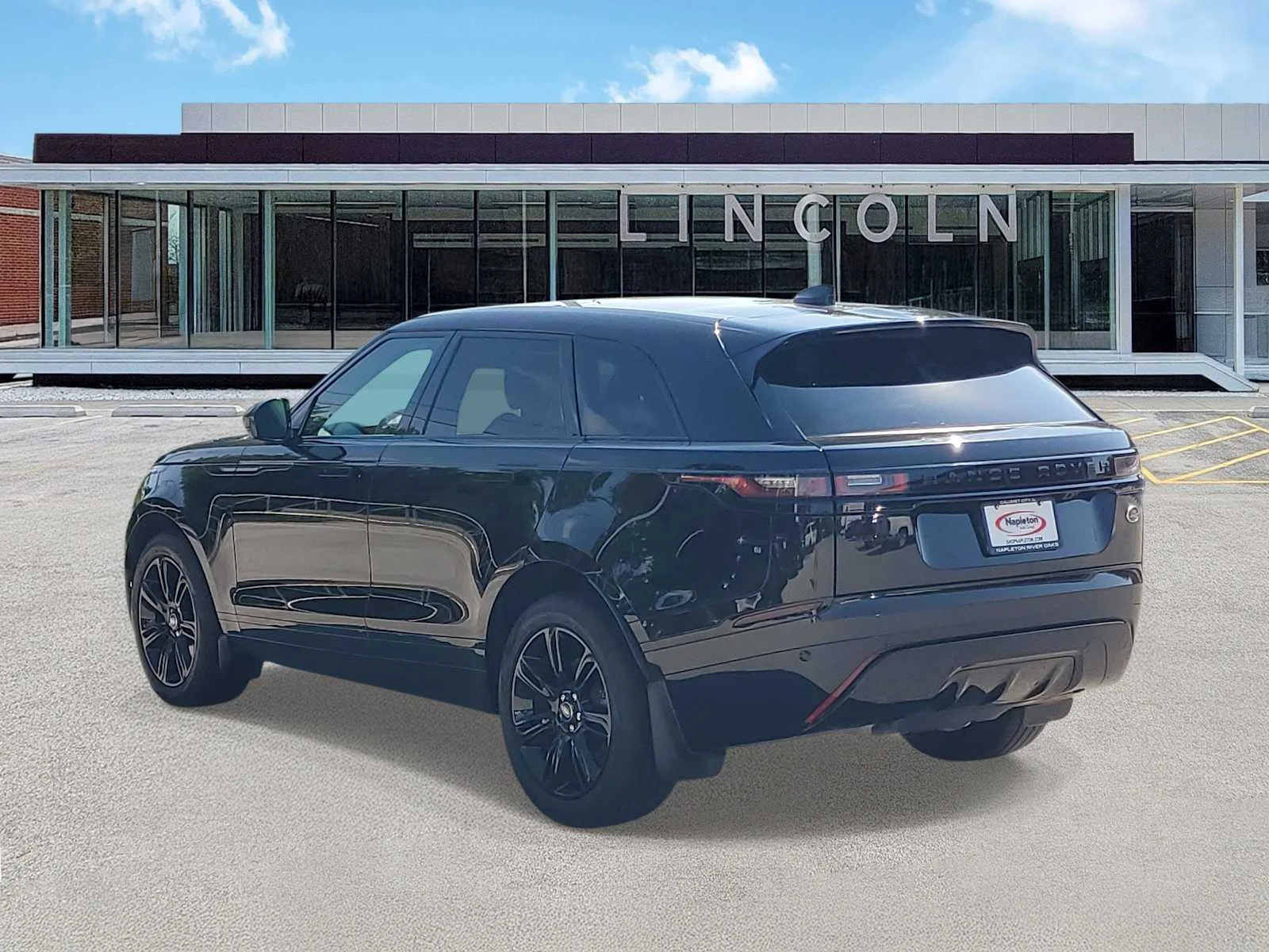 Used 2023  Land Rover R-Dynamic S image 2