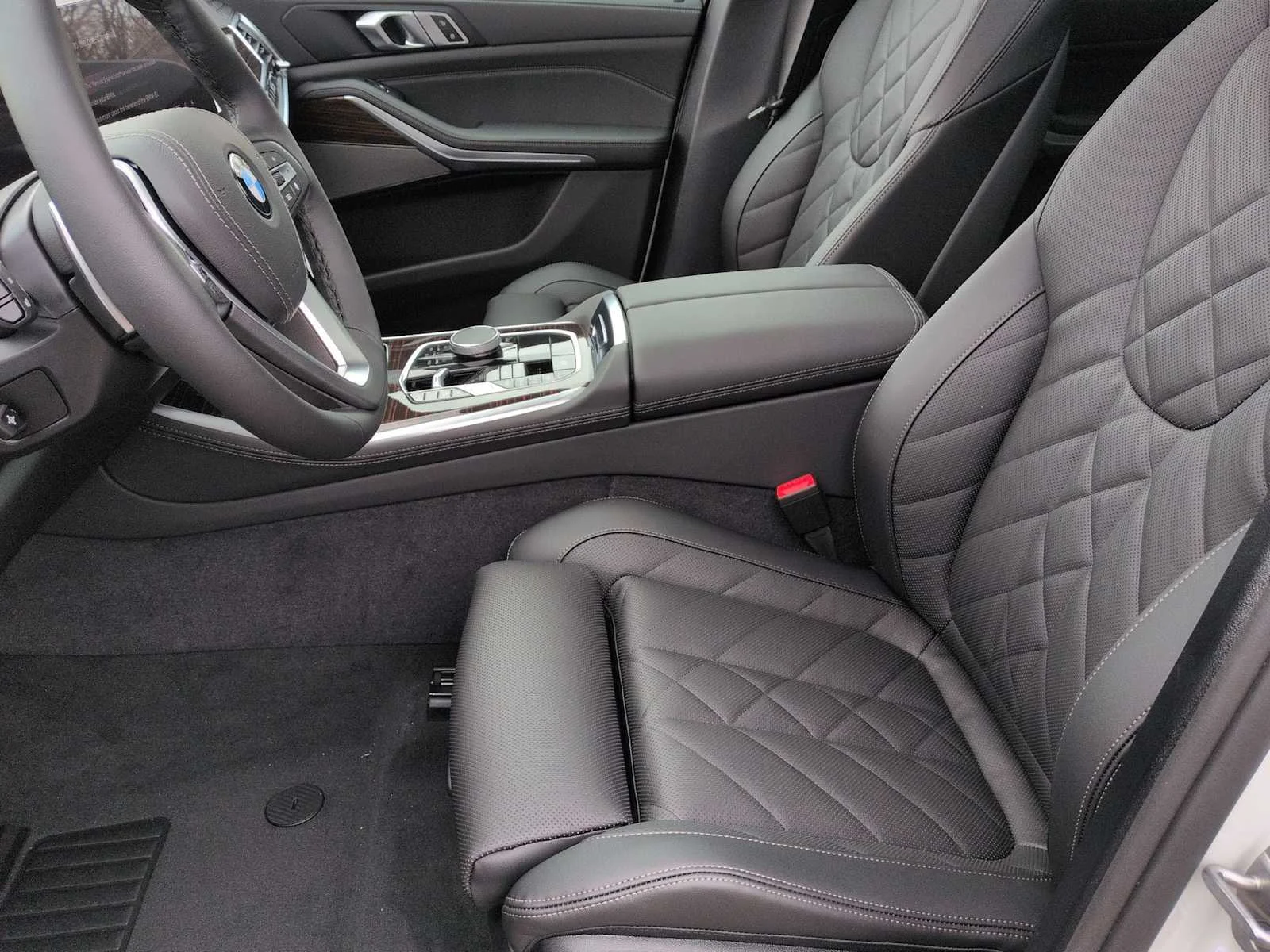 New 2026 Alpine White BMW xDrive40i image 16