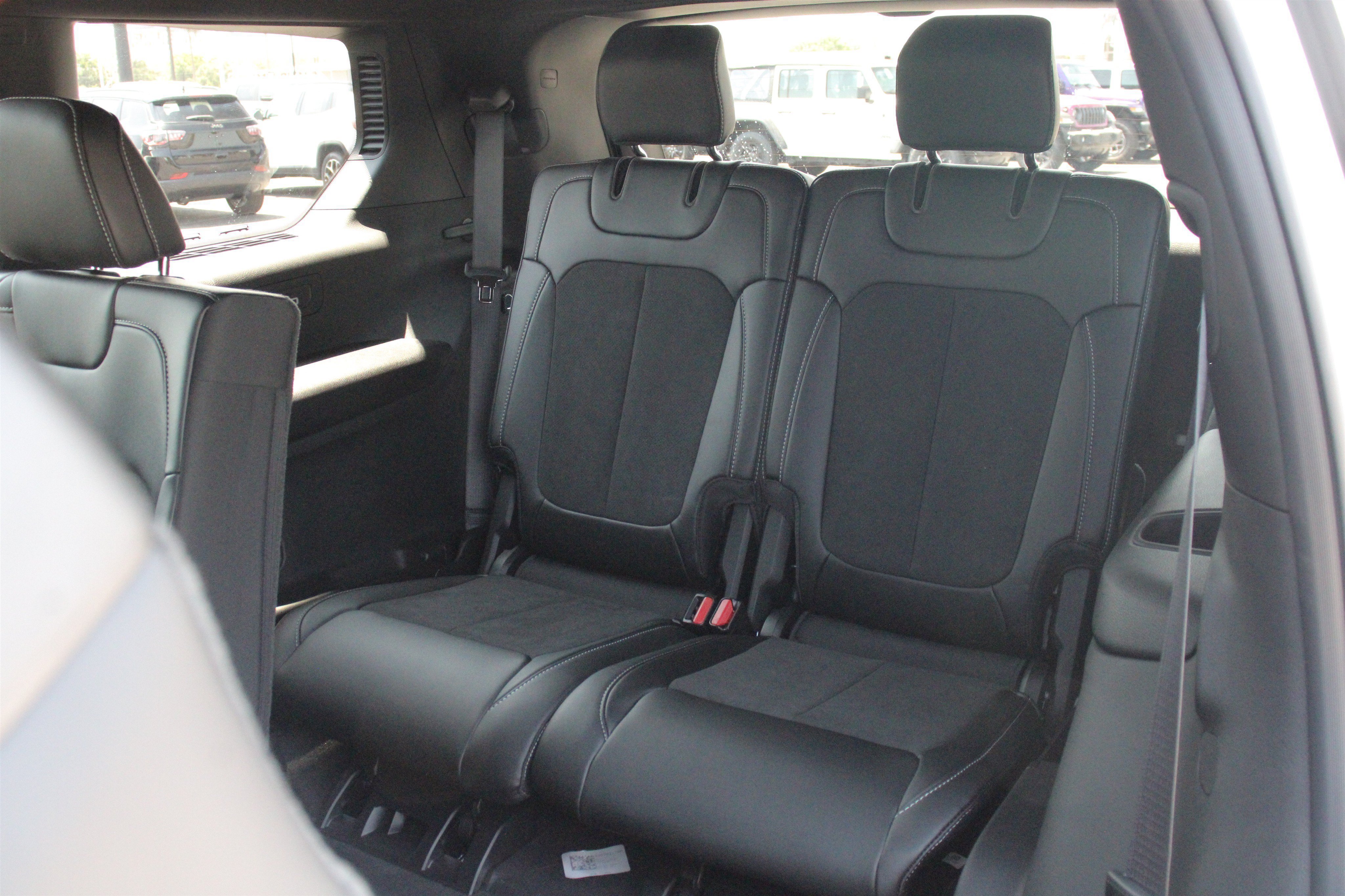 New 2026 Bright White Clearcoat Jeep Laredo Altitude image 27