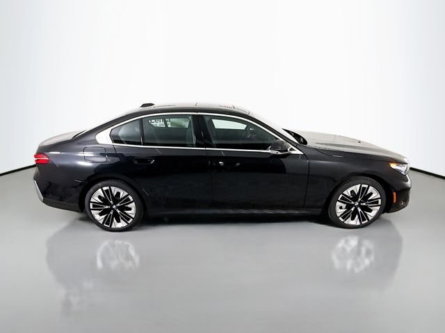 2025 BMW 5 Series 530i - Photo 8